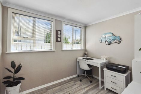 Photo of property in 23 Chester Street, Levin, 5510