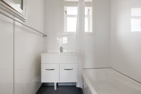 Photo of property in 37 Montgomery Crescent, Bader, Hamilton, 3206