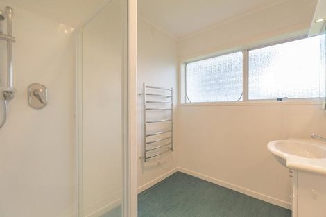 Photo of property in 17 Domain Road, Glenfield, Auckland, 0629