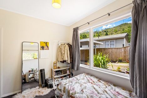 Photo of property in 28 Lowry Crescent, Stokes Valley, Lower Hutt, 5019