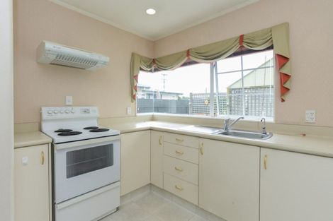 Photo of property in 2/102 Terrace Road, Parkvale, Hastings, 4122
