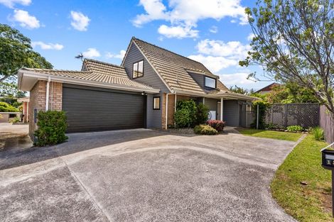 Photo of property in 2/13 Pinewood Grove, Botany Downs, Auckland, 2010