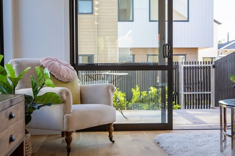 Photo of property in 11b Rangeview Road, Sunnyvale, Auckland, 0612