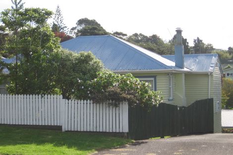 Photo of property in 36 Fairmount Road, Titirangi, Auckland, 0604