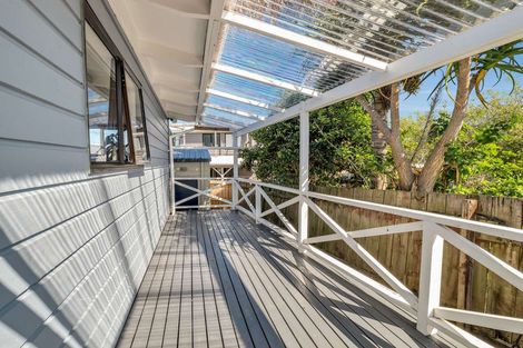 Photo of property in 1/9 Titoki Street, Te Atatu Peninsula, Auckland, 0610