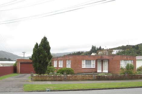 Photo of property in 13 Hawthorn Crescent, Stokes Valley, Lower Hutt, 5019