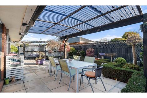 Photo of property in 2/2 Fountainhead Lane, Hillmorton, Christchurch, 8025