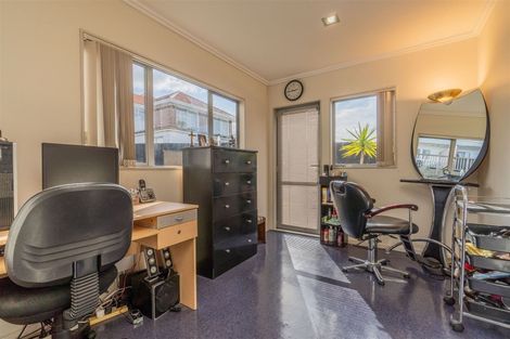 Photo of property in 4313a Great North Road, Glendene, Auckland, 0602