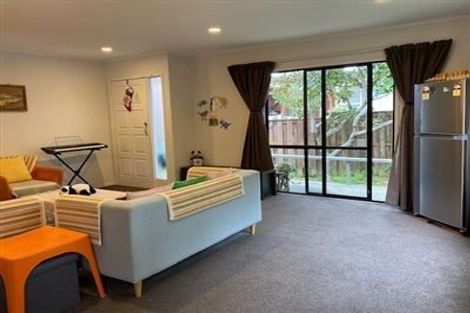 Photo of property in 30 Beechdale Crescent, Pakuranga Heights, Auckland, 2010