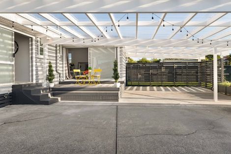 Photo of property in 24 Cobham Crescent, Kelston, Auckland, 0602