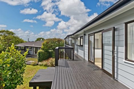 Photo of property in 1/39 Athena Drive, Totara Vale, Auckland, 0629