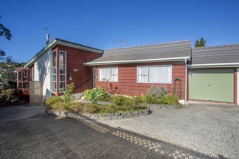 Photo of property in 2/21 Helvetia Drive, Browns Bay, Auckland, 0630