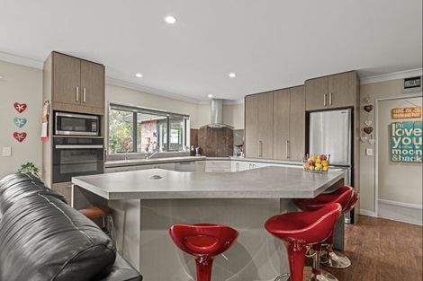 Photo of property in 9 Rosebank Avenue, Kelvin Grove, Palmerston North, 4414
