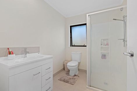 Photo of property in 6 Caffreys Avenue, Massey, Auckland, 0614