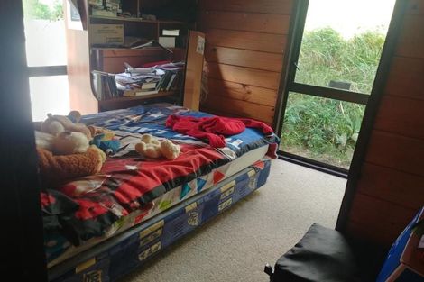 Photo of property in 25 Matuhi Street, Tirohanga, Lower Hutt, 5010