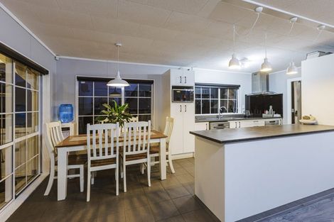 Photo of property in 21 Randwick Place, Randwick Park, Auckland, 2105