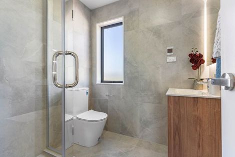 Photo of property in 121a Sycamore Drive, Sunnynook, Auckland, 0620