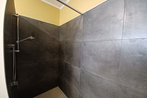 Photo of property in 15 Huia Road, Point Chevalier, Auckland, 1022