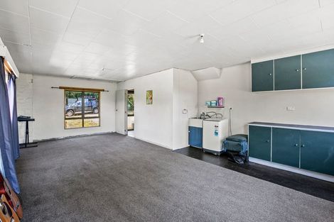 Photo of property in 1939 South Road, Pitone, New Plymouth, 4374