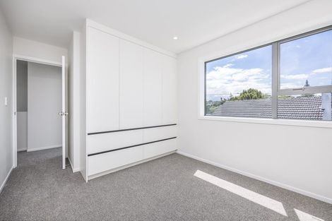 Photo of property in 3/94 Target Road, Totara Vale, Auckland, 0629