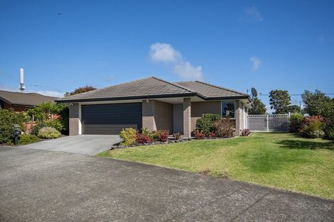 Photo of property in 82 Barbados Way, One Tree Point, 0118