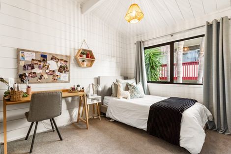 Photo of property in 32 Mcdowell Crescent, Hillcrest, Auckland, 0627