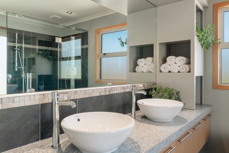 Photo of property in 136 Te Awa Road, Albert Town, Wanaka, 9382