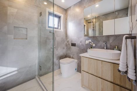Photo of property in 10 Kaaramuramu Lane, Mangere Bridge, Auckland, 2022