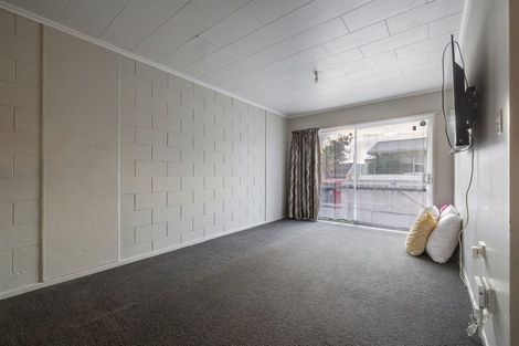 Photo of property in 3 Seddon Street, Takaro, Palmerston North, 4412