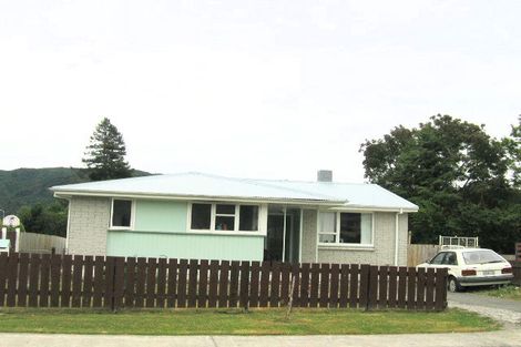 Photo of property in 75 Hillside Drive, Maoribank, Upper Hutt, 5018