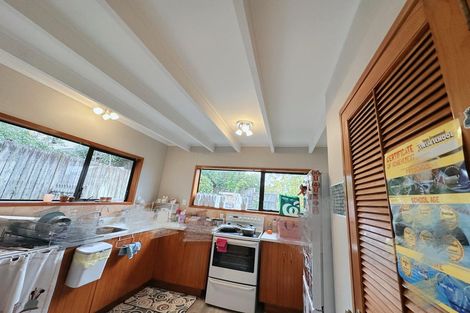 Photo of property in 2/16 Manutara Avenue, Forrest Hill, Auckland, 0620