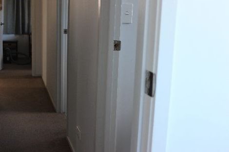 Photo of property in 28 Denver Avenue, Sunnyvale, Auckland, 0612