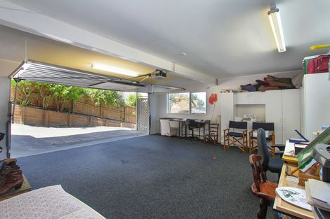 Photo of property in 1/272 Glamorgan Drive, Northcross, Auckland, 0630