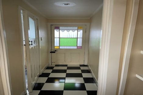 Photo of property in 2 Chaucer Road, Hospital Hill, Napier, 4110