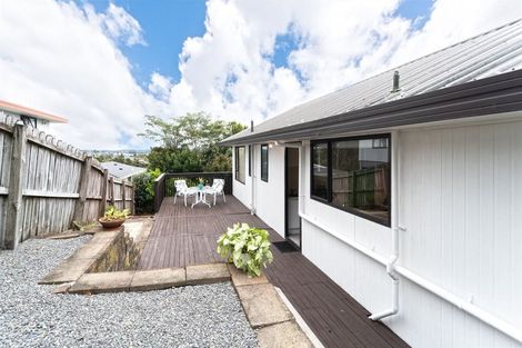 Photo of property in 2/28 Exeter Place, Unsworth Heights, Auckland, 0632