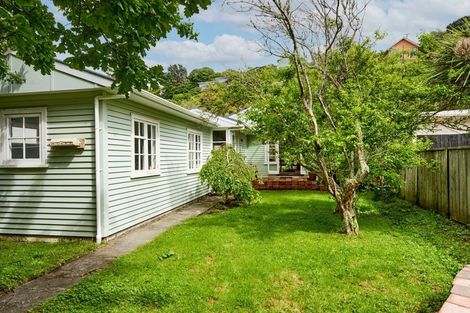 Photo of property in 20 Airlie Road, Plimmerton, Porirua, 5026