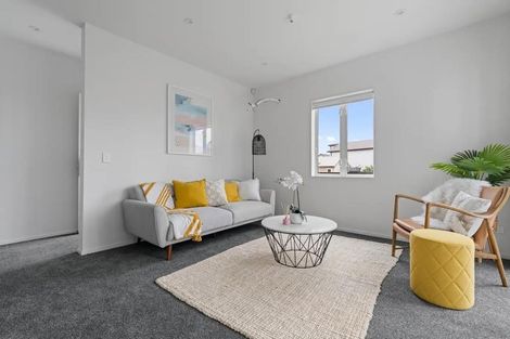 Photo of property in 2 Warbler Crescent, Papakura, 2110