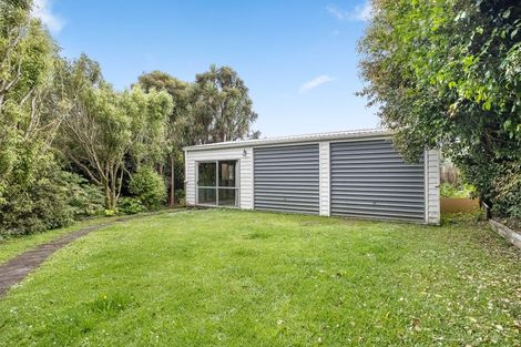 Photo of property in 28 Grassmere Road, Henderson Valley, Auckland, 0612