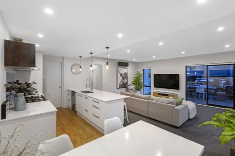 Photo of property in 5 Hull Place, Whitby, Porirua, 5024