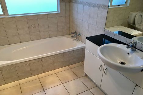 Photo of property in 26 Erne Crescent, East Tamaki, Auckland, 2016