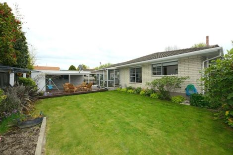 Photo of property in 2/47 Woodbury Street, Russley, Christchurch, 8042