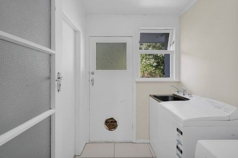 Photo of property in 13 Brixham Place, Merrilands, New Plymouth, 4312