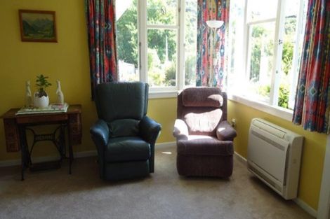 Photo of property in 53 Hampden Street, Picton, 7220