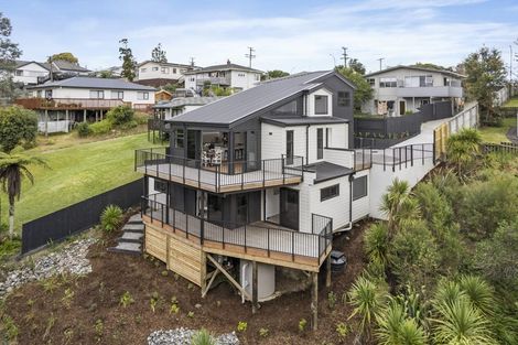 Photo of property in 54a Awaroa Road, Sunnyvale, Auckland, 0612