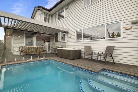 Photo of property in 12 Ilam Lane, Fairview Heights, Auckland, 0632