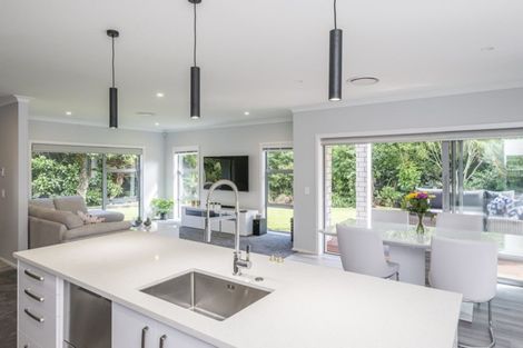 Photo of property in 2 Stoneleigh Grove, Paraparaumu, 5032