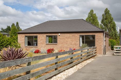 Photo of property in 16 Thorndon Close, Kirwee, Darfield, 7571