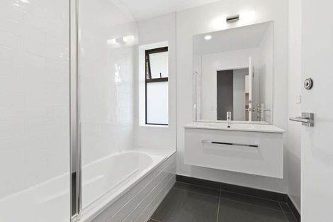 Photo of property in 11/104 Maupuia Road, Maupuia, Wellington, 6022