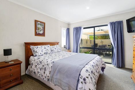 Photo of property in 19 Heaphy Place, Pukehangi, Rotorua, 3015