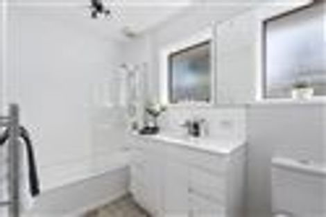 Photo of property in 2/20 Flavia Close, Torbay, Auckland, 0630